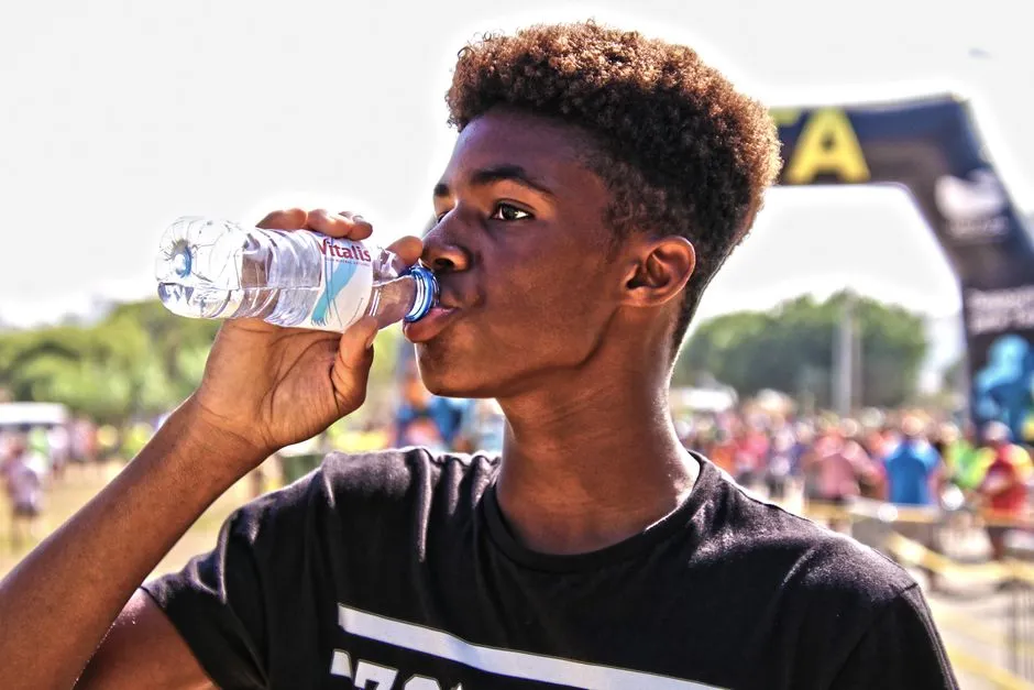 Les besoins en eau à l'entraînement et les erreurs fréquentes en été.